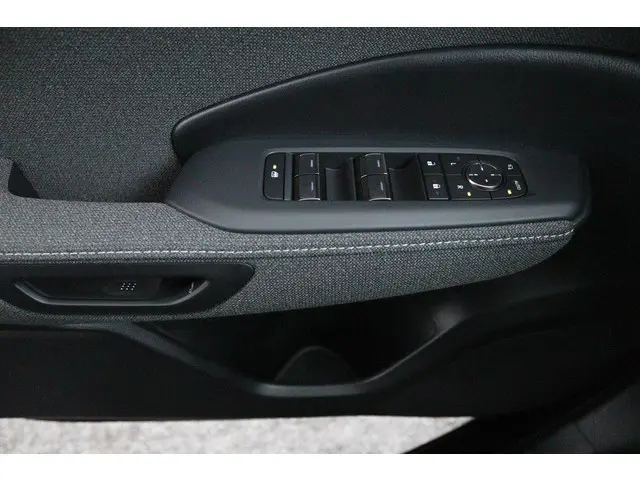 Lexus LBX 2WD 2024 Hybride Benzine 28