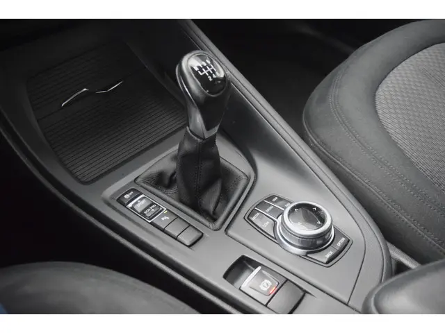 BMW X1 SDrive18i Executive 2018 Benzine 19