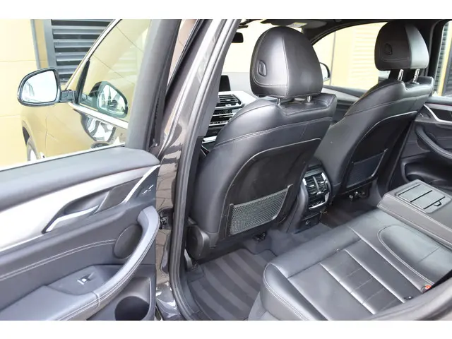 BMW X3 xDrive20i High Executive 2018 Benzine 14