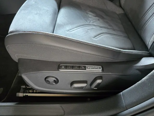 Volkswagen Golf 1.5 eTSI Edition 50 2024 Benzine 25