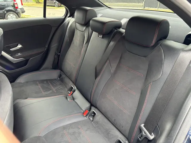 Mercedes-Benz A-Klasse Business AMG 2022 Benzine 12