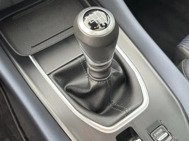 Nissan QASHQAI MHEV 140 MT Tekna 2024 Benzine 22