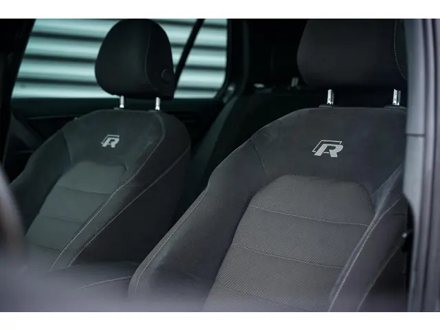 Volkswagen Golf 2.0 TSI 4Motion R 2017 Benzine 25