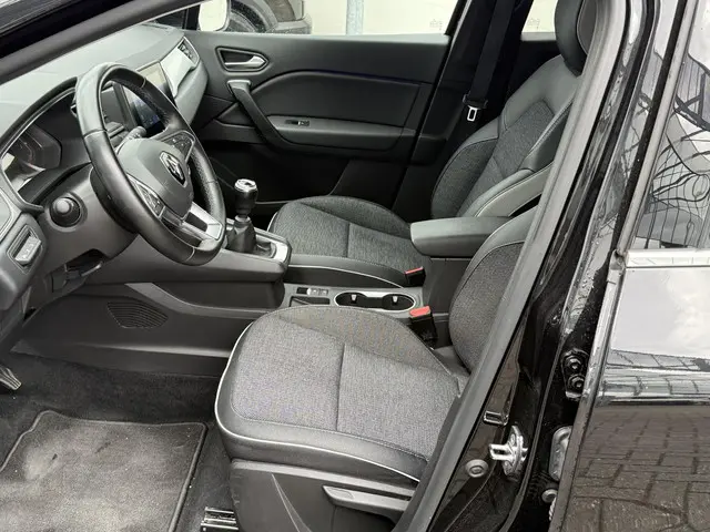Renault Captur 1.3 140 techno 2023 Benzine 25