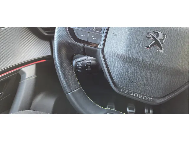 Peugeot 2008 1.2 PureTech GT Pack 2021 Benzine 11