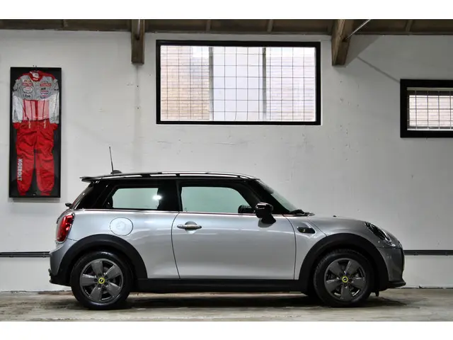 MINI Electric Mini Essential 33 kWh 2024 Elektrisch 8