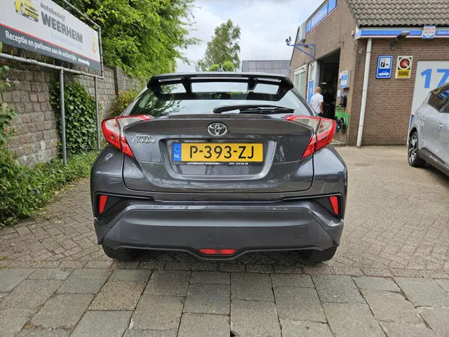 Toyota C-HR 1.2 Active 2018 Benzine 9