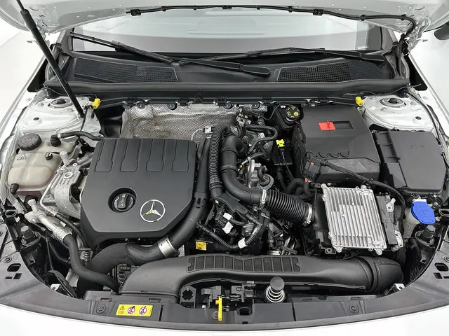 Mercedes-Benz CLA 180 AMG Line 2023 Hybride Benzine 41