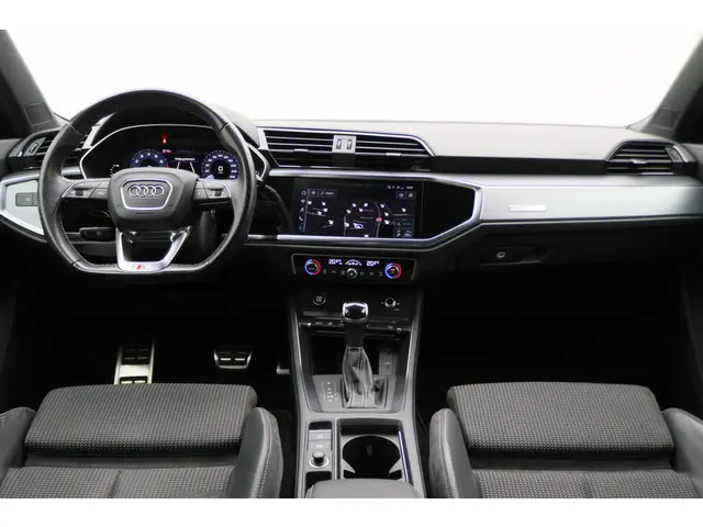 Audi Q3 45 TFSI e S edition 2021 Hybride Benzine 2