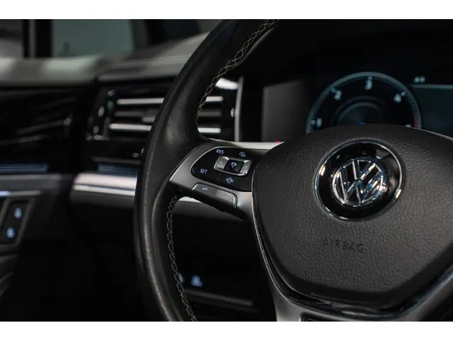 Volkswagen Touareg 3.0 TDI R-Line 2019 Diesel 33