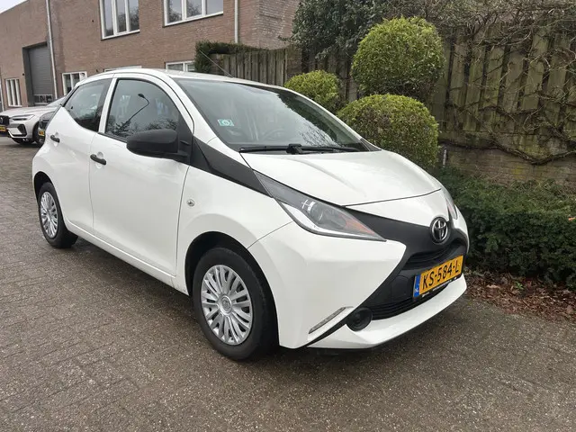 Toyota Aygo X 1.0 VVT-i x-now 2016 Benzine 9