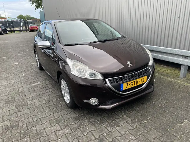 Peugeot 208 1.2 VTi Urban Soul 2013 Benzine 15