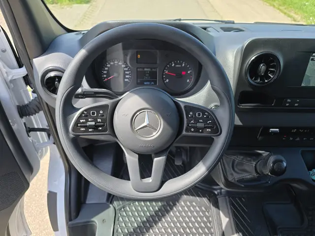 Mercedes-Benz Sprinter 315 1.9 CDI L3 H2 RWD 2023 Diesel 24