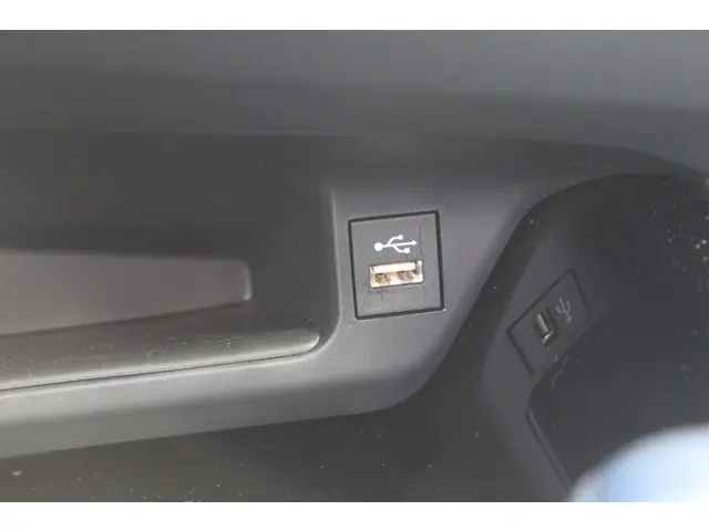 Toyota C-HR 1.8 Hybrid Style 2022 Hybride Benzine 28