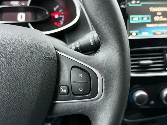 Renault Clio Estate 0.9 TCe Limited 2020 Benzine 31