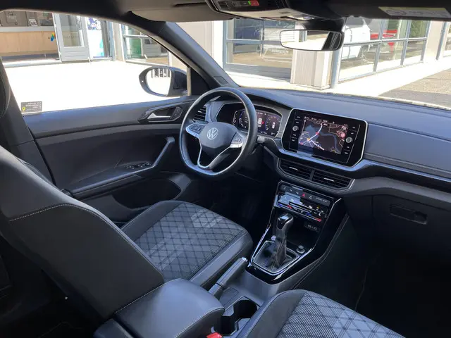 Volkswagen T-Cross 1.0 TSI R-Line Business 2024 Benzine 33