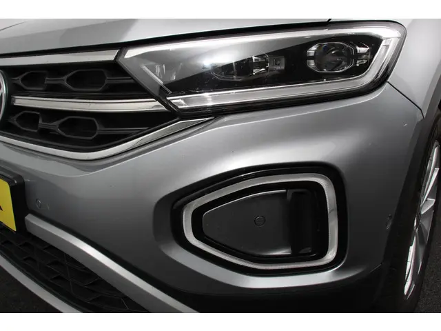 Volkswagen T-Roc 1.5 TSI 150pk DSG Style 2023 Benzine 24