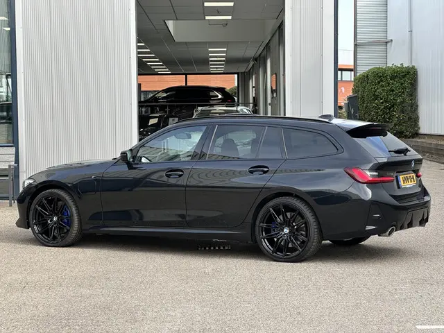 BMW 3 Serie Touring 330e M Pakket 2023 Hybride Benzine 18