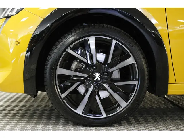 Peugeot 208 1.2 PureTech GT Pack 130 PK. 2021 Benzine 11
