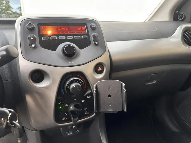 Peugeot 108 1.0 e-VTi Active 2015 Benzine 12