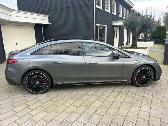 Mercedes-Benz EQE 3