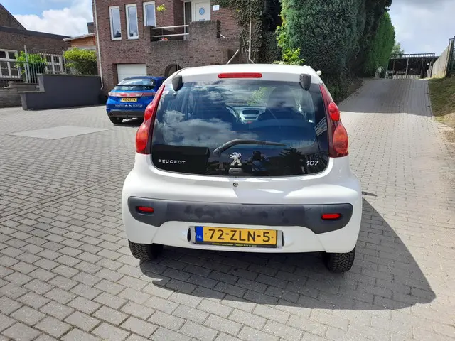 Peugeot 107 1.0 Access Accent 2013 Benzine 6