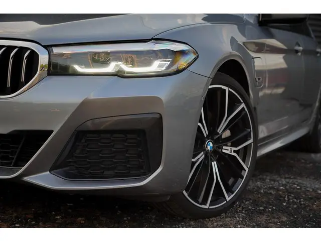 BMW 5 Serie 530e High Executive 2022 Hybride Benzine 22