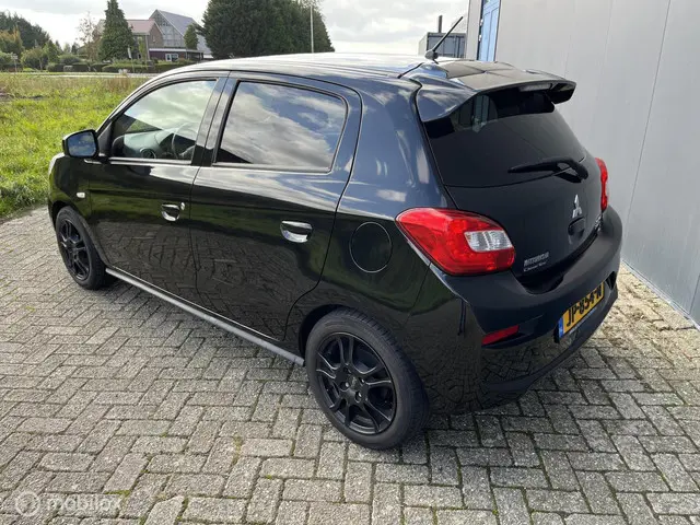 Mitsubishi Space Star 1.0 Intense 2016 Benzine 3