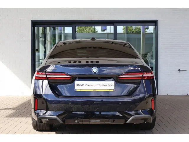 BMW 5 Serie Sedan 550e xDrive 2024 Hybride Benzine 4