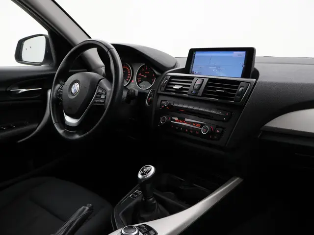BMW 1 Serie 114i EDE HIGH EXECUTIVE 2013 Benzine 4