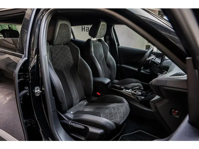 Peugeot 2008 1.2 PureTech GT Pack 2022 Benzine 11