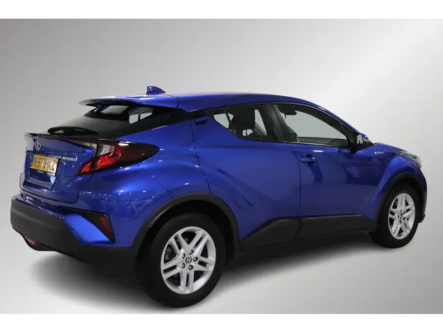Toyota C-HR 2