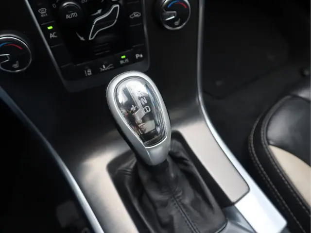 Volvo XC60 2.0 T5 R-Design 2013 Benzine 17