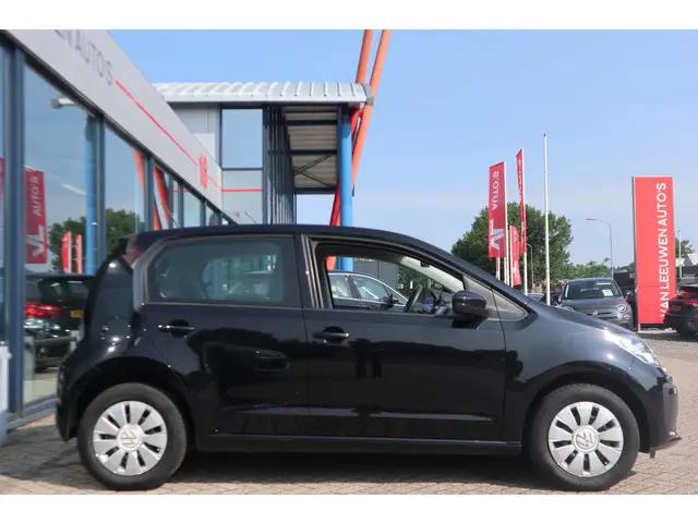 Volkswagen up! 1.0 2021 Benzine 8