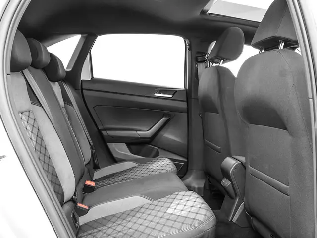 Volkswagen Taigo 1.0 TSI 115pk DSG R-Line 2024 Benzine 13