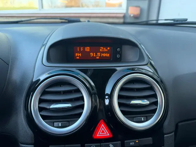 Opel Corsa 1.2-16V Berlin 2014 Benzine 11