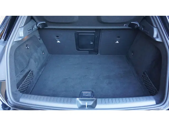 Mercedes-Benz GLA 180 122pk 2x AMG-Line 2019 Benzine 28