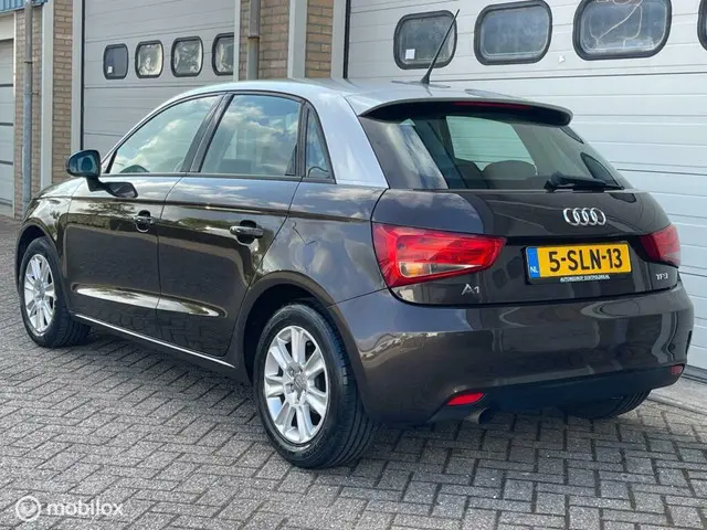 Audi A1 Sportback 1.2 TFSI Attraction 2012 Benzine 15
