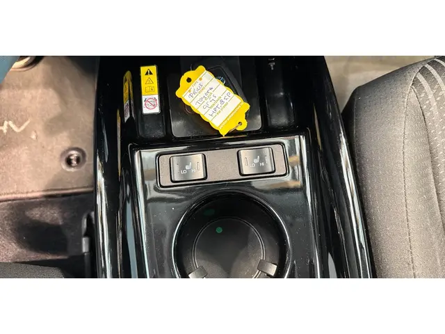 Toyota Prius 1.8 Plug-in Executive 2019 Hybride Benzine 22