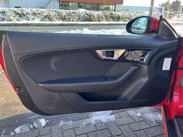 Jaguar F-Type 3.0 V6 S Convertible 2013 Benzine 11