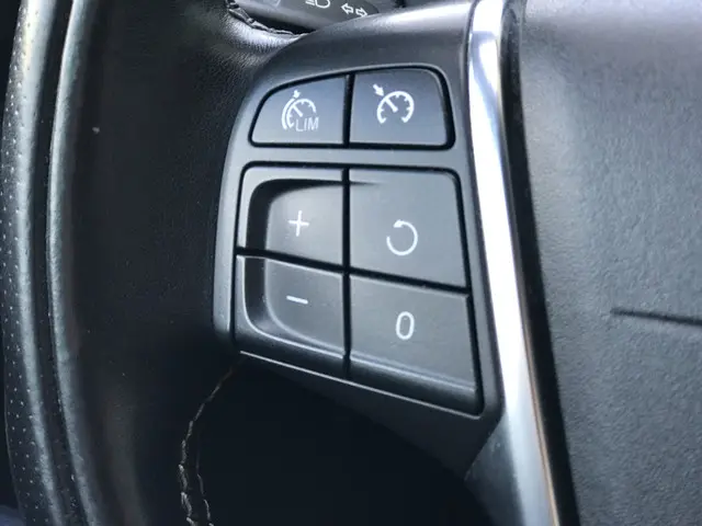 Volvo V40 1.6 T3 R-Design 2013 Benzine 15