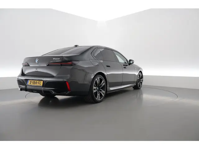 BMW 7 Serie 750e xDrive M Sport 2023 Hybride Benzine 2