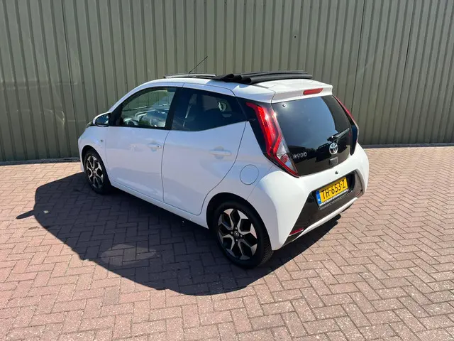 Toyota Aygo 1.0 VVT-i x-first 2018 Benzine 7