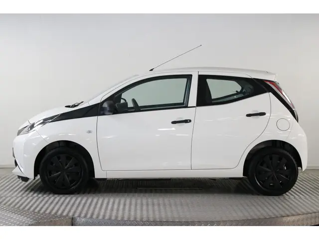 Toyota Aygo 1.0 VVT-i x-fun 2017 Benzine 8