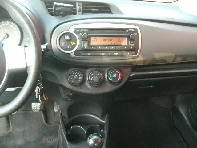Toyota Yaris 1.3 VVT-i Aspiration / Airco 2013 Benzine 5