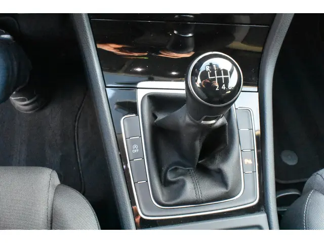 Volkswagen Golf 1.5 TSI Highline 2019 Benzine 17