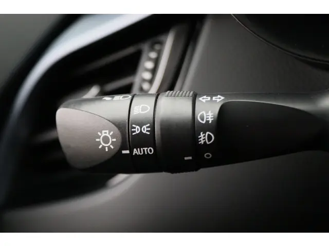 Toyota C-HR 1.8 Hybrid Dynamic 2020 Hybride Benzine 33