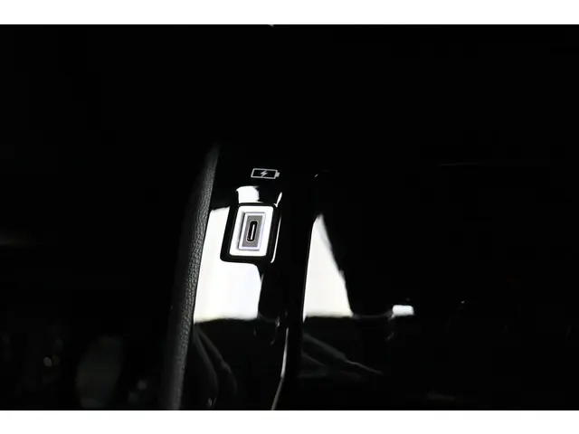 Peugeot 2008 1.2 PureTech 100 Allure 2024 Benzine 26