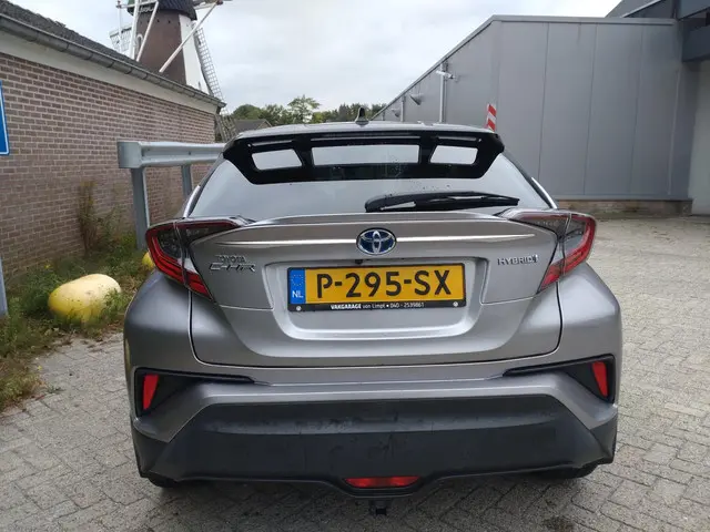 Toyota C-HR 1.8 Hybrid Bi-Tone Plus 2017 Hybride Benzine 6