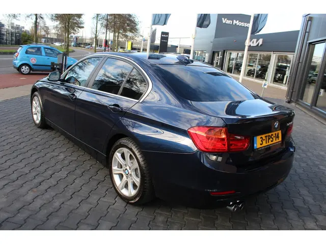 BMW 3 Serie 328i Executive 2014 Benzine 8